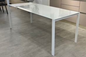 THIN-K EXTENDABLE GLASS TABLE